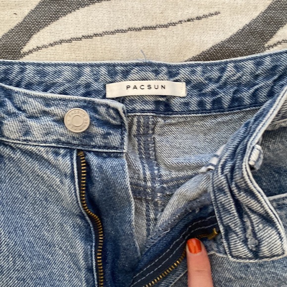 Pacsun size 26 high rise festival shorts rips below pockets - Picture 2 of 5